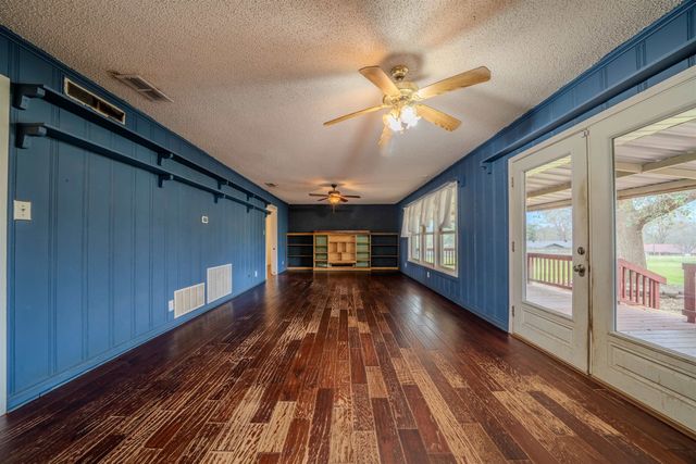 1307 N Rodeo Dr., Gladewater, TX 75647