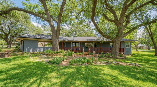 1307 N Rodeo Dr., Gladewater, TX 75647