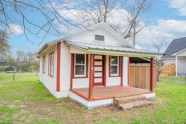 1307 N Rodeo Dr., Gladewater, TX 75647