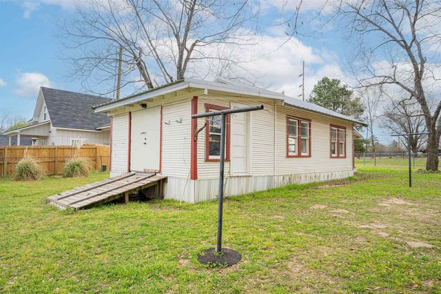 1307 N Rodeo Dr., Gladewater, TX 75647