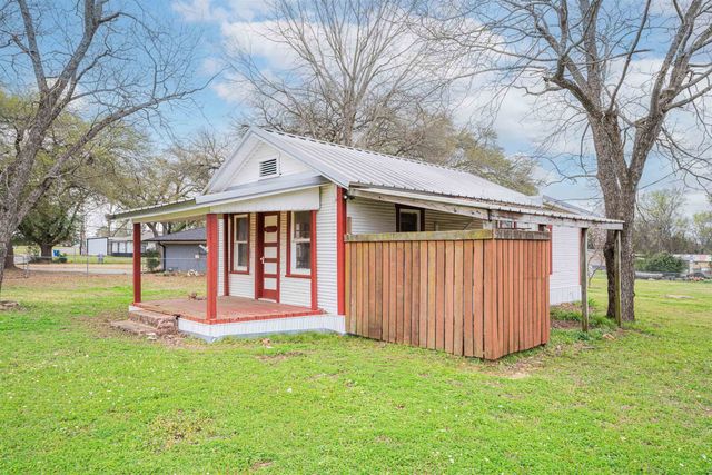 1307 N Rodeo Dr., Gladewater, TX 75647