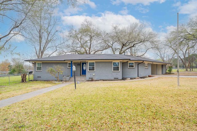 1307 N Rodeo Dr., Gladewater, TX 75647