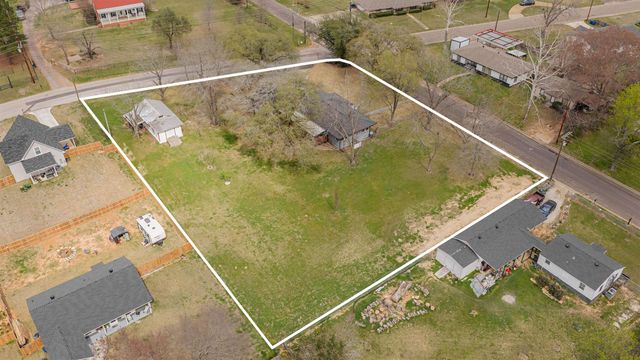 1307 N Rodeo Dr., Gladewater, TX 75647