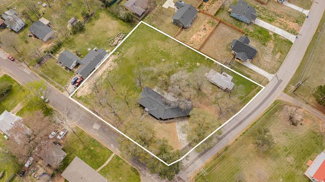 1307 N Rodeo Dr., Gladewater, TX 75647
