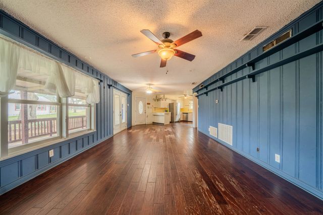 1307 N Rodeo Dr., Gladewater, TX 75647