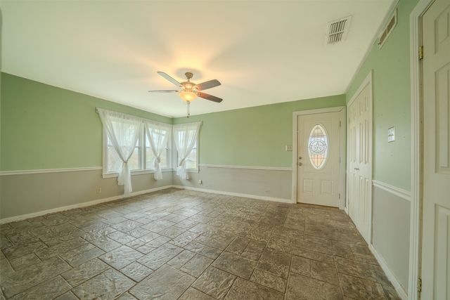 1307 N Rodeo Dr., Gladewater, TX 75647