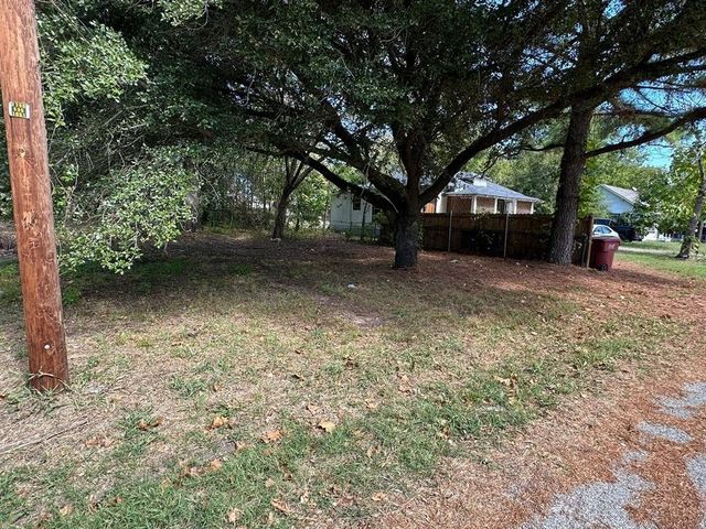 1306 S 5th Street, Bonham, TX 75418