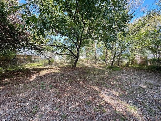 1306 S 5th Street, Bonham, TX 75418