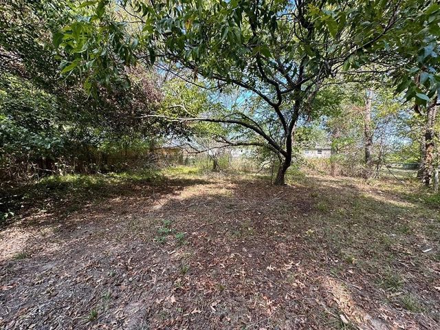 1306 S 5th Street, Bonham, TX 75418