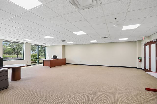 18927 Hickory Creek Drive 110, Mokena, IL 60448