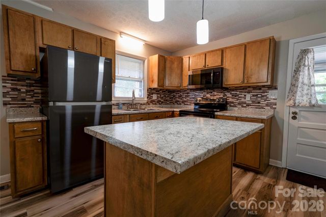 1323 N Lakewood Drive, Shelby, NC 28150
