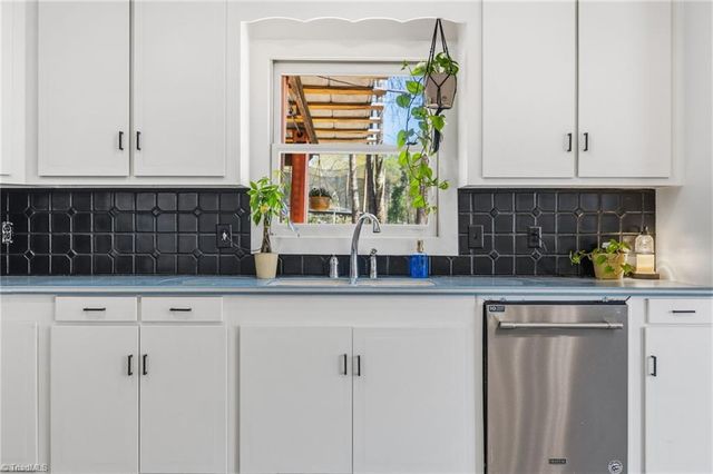 1908 Cartwright Drive, Kernersville, NC 27284