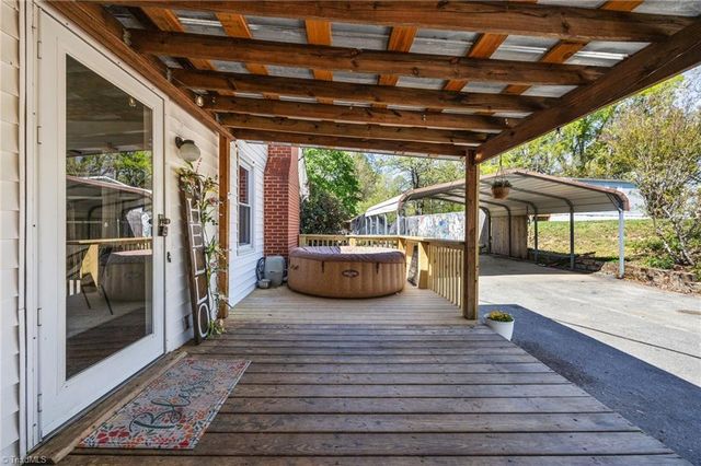 1908 Cartwright Drive, Kernersville, NC 27284