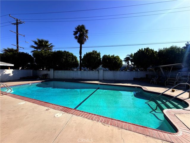 16511 Garfield D40, Paramount, CA 90723