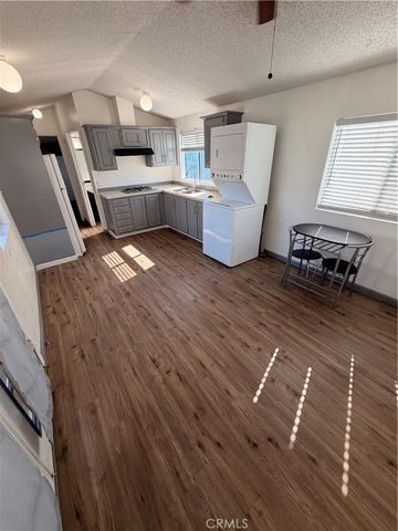 16511 Garfield D40, Paramount, CA 90723