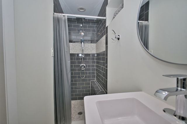 5936 N Melvina Avenue, Chicago, IL 60646