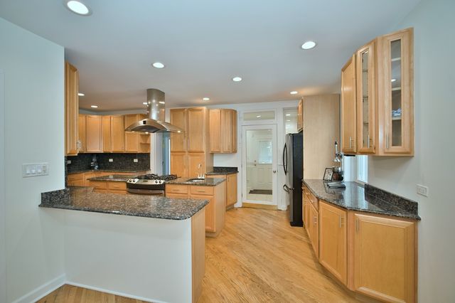5936 N Melvina Avenue, Chicago, IL 60646