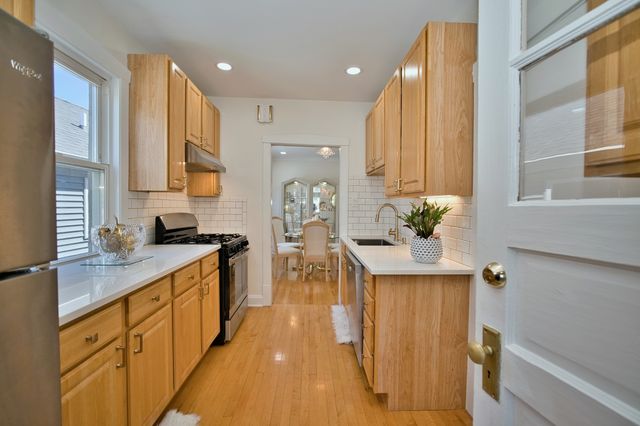 5936 N Melvina Avenue, Chicago, IL 60646
