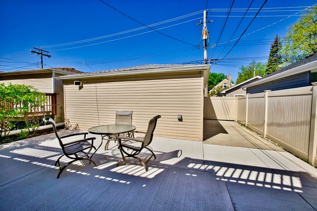 5936 N Melvina Avenue, Chicago, IL 60646