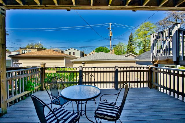 5936 N Melvina Avenue, Chicago, IL 60646