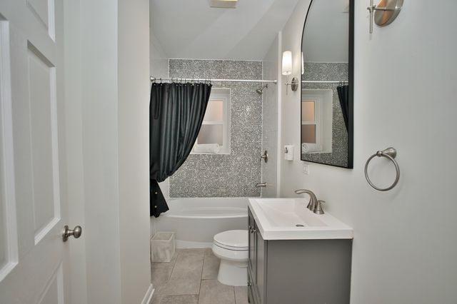 5936 N Melvina Avenue, Chicago, IL 60646