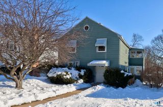 536 South Quaker Lane, West Hartford, CT 06110