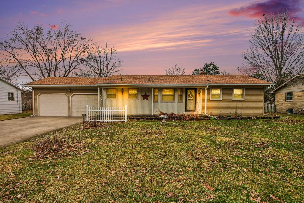 7424 Cherry Avenue, Georgetown Twp, MI 49428