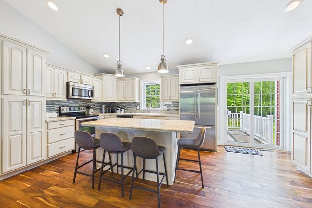 135 County St, Lakeville, MA 02347