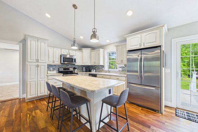 135 County St, Lakeville, MA 02347