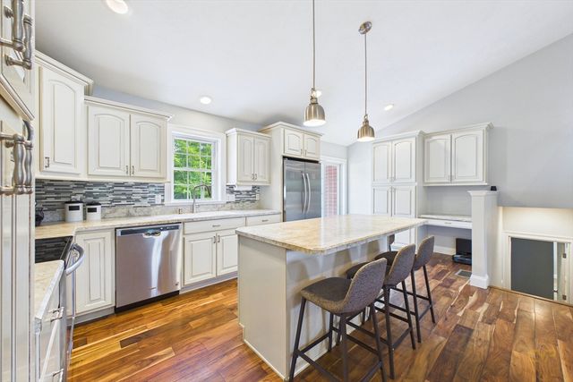 135 County St, Lakeville, MA 02347