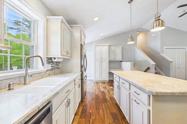 135 County St, Lakeville, MA 02347