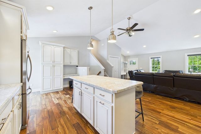 135 County St, Lakeville, MA 02347
