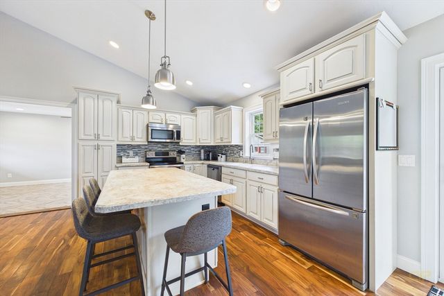 135 County St, Lakeville, MA 02347