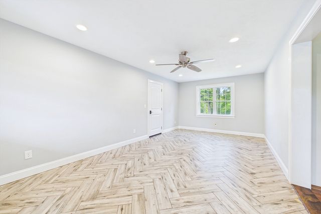 135 County St, Lakeville, MA 02347