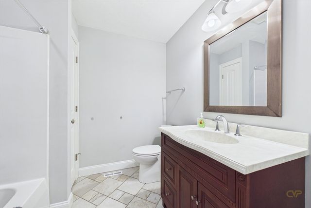 135 County St, Lakeville, MA 02347