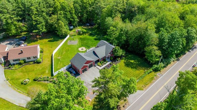 135 County St, Lakeville, MA 02347