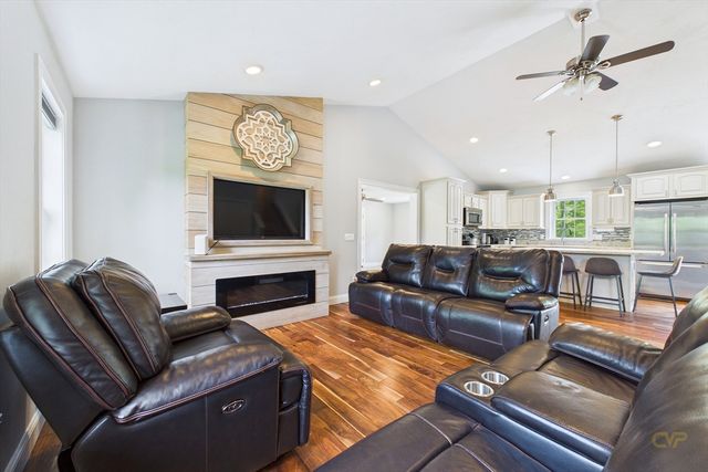 135 County St, Lakeville, MA 02347