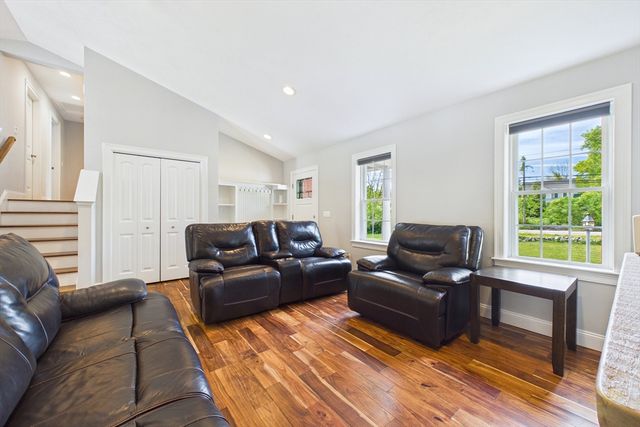 135 County St, Lakeville, MA 02347