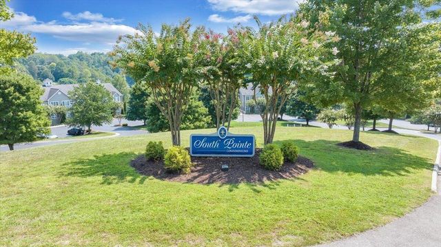 335 S Pointe Shore Dr Apt 308, Moneta, VA 24121
