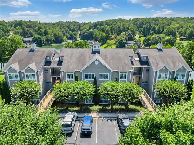 335 S Pointe Shore Dr Apt 308, Moneta, VA 24121