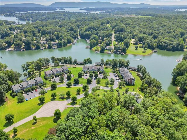 335 S Pointe Shore Dr Apt 308, Moneta, VA 24121