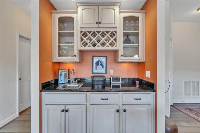 335 S Pointe Shore Dr Apt 308, Moneta, VA 24121