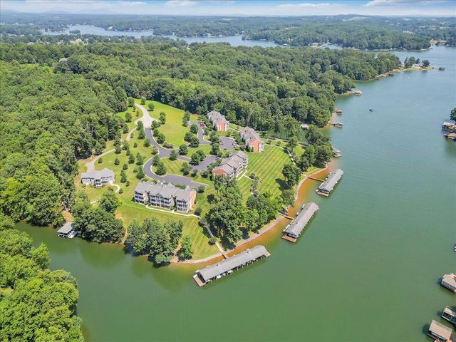 335 S Pointe Shore Dr Apt 308, Moneta, VA 24121