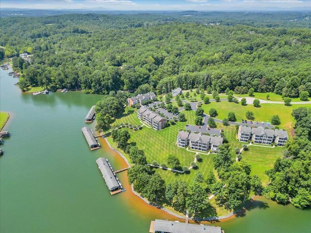 335 S Pointe Shore Dr Apt 308, Moneta, VA 24121