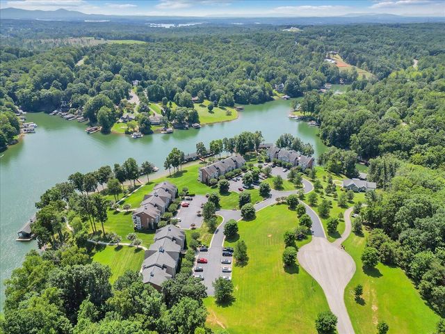 335 S Pointe Shore Dr Apt 308, Moneta, VA 24121