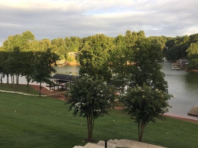 335 S Pointe Shore Dr Apt 308, Moneta, VA 24121