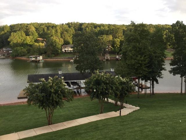 335 S Pointe Shore Dr Apt 308, Moneta, VA 24121