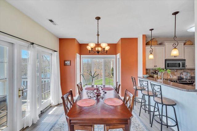 335 S Pointe Shore Dr Apt 308, Moneta, VA 24121