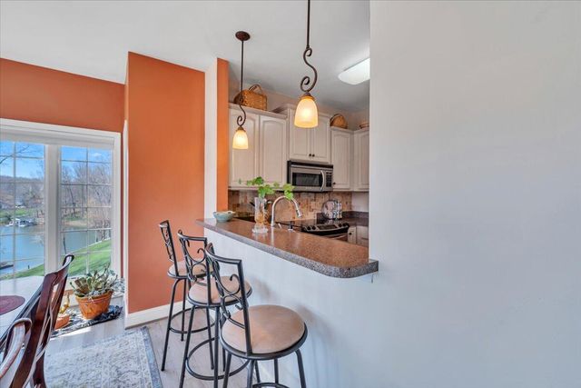 335 S Pointe Shore Dr Apt 308, Moneta, VA 24121