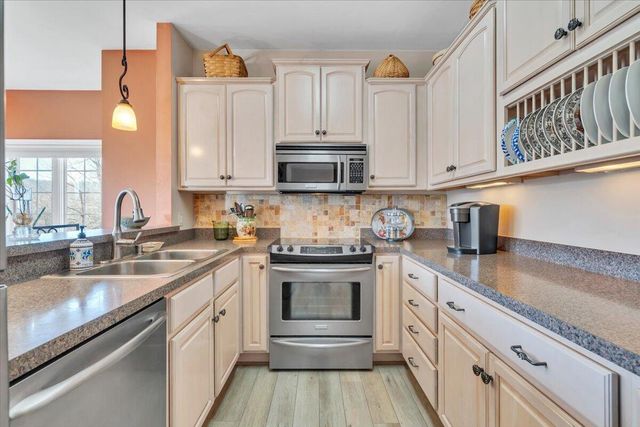 335 S Pointe Shore Dr Apt 308, Moneta, VA 24121